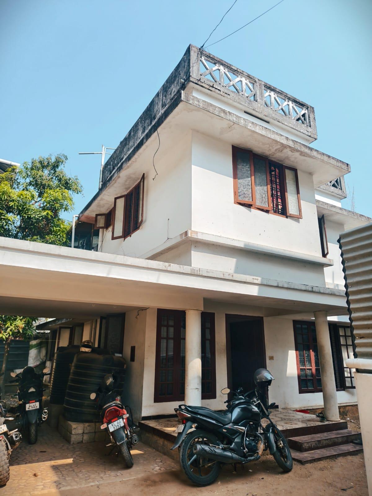 Hive Gents PG building exterior with bike parking in Kakkanad, Kochi